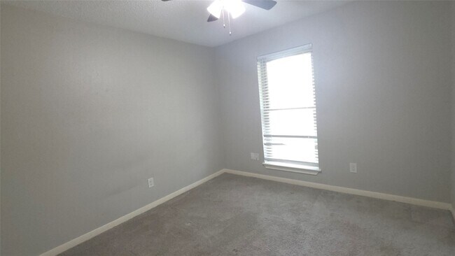 Building Photo - 1119 Montour Dr