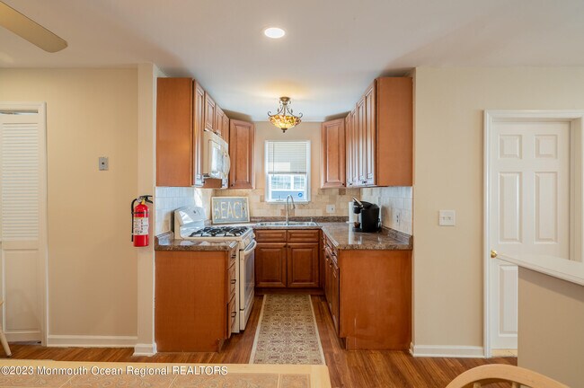 Building Photo - 260 Hancock Ave