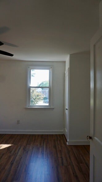 Building Photo - 200 Hiawatha Ln