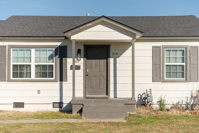 Building Photo - 314 W 36th St