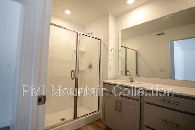 Building Photo - 2484 Wildwood Ln