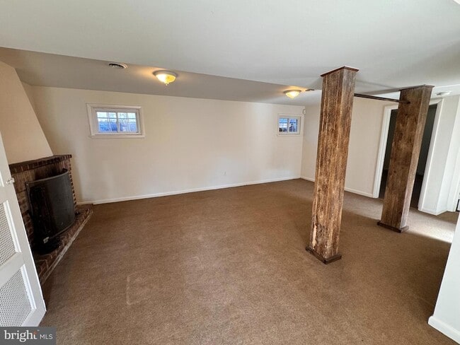 Building Photo - 2 Sundale Ln