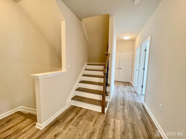 Building Photo - 905 Greenland Square