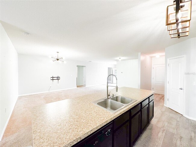 Building Photo - 5525 Forest Ridge Dr