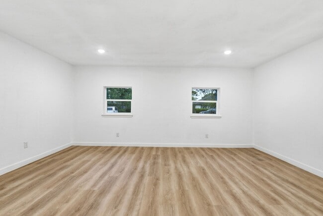 Building Photo - 6718 Deer Ridge Ln