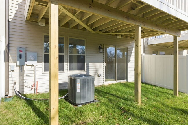 Building Photo - 1017 Venifena Terrace SE