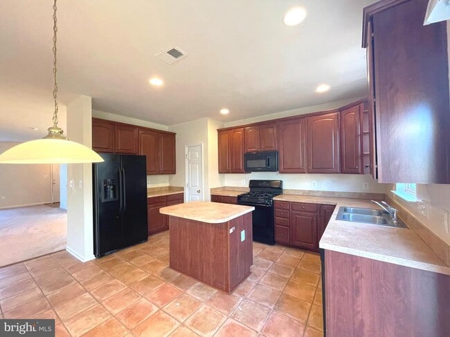 Building Photo - 46053 W Westbury Blvd