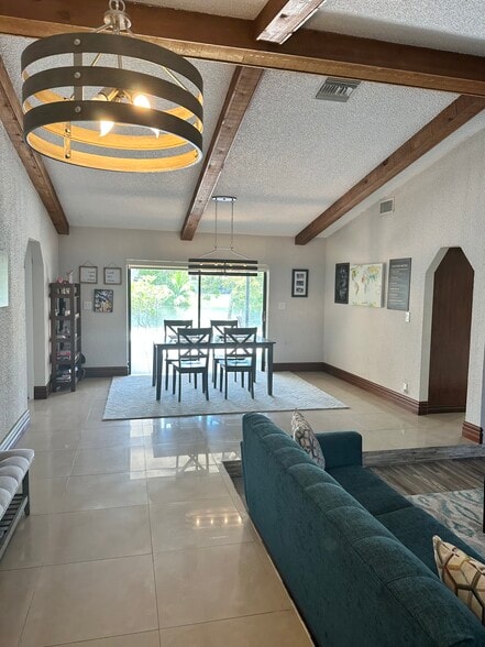 Building Photo - 10404 NW 5th Mnr