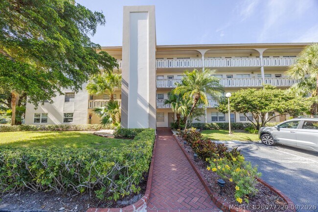 Building Photo - 1903 Bermuda Cir