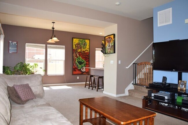 Building Photo - 3 bedroom 2 bath near golf course