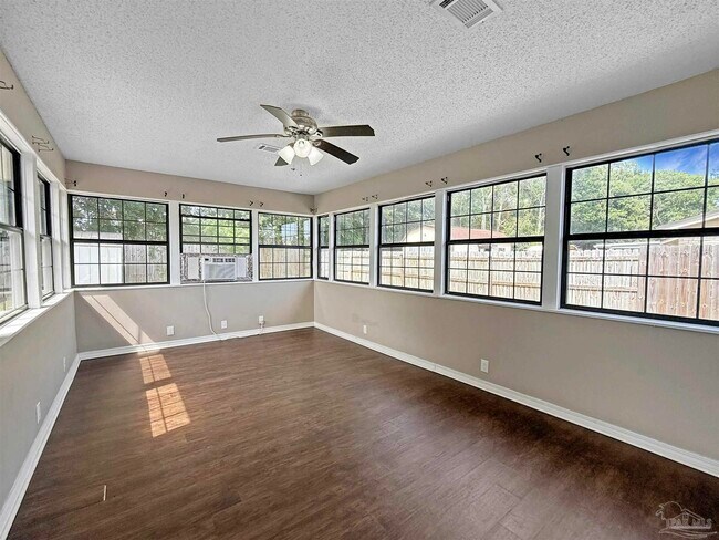 Building Photo - 7524 Sandy Creek Dr