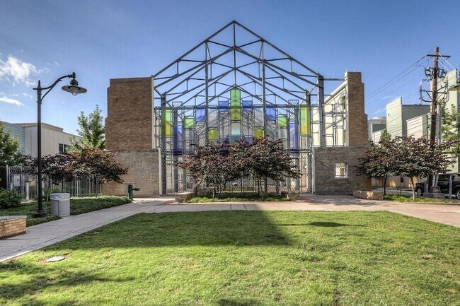 Building Photo - 910 Ruthven St