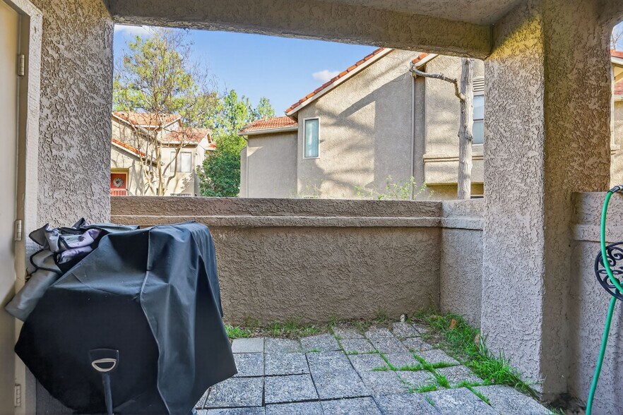 Building Photo - 2381 Archwood Ln