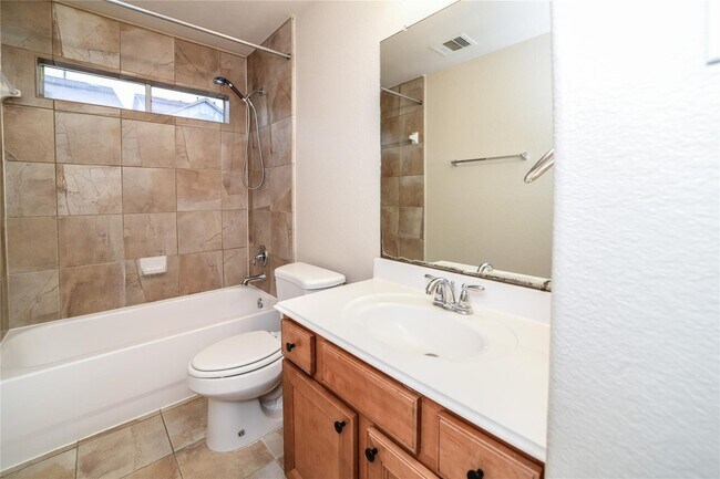 Building Photo - 3514 Clearview Cir