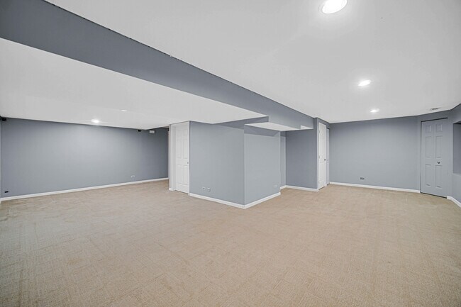 Building Photo - 436 W Parkside Dr