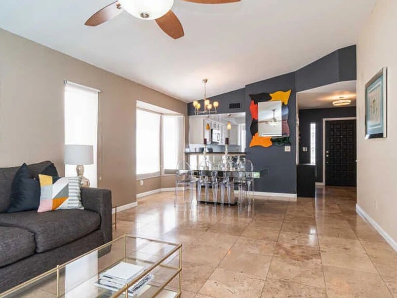 Building Photo - 318 W Sandra Ter