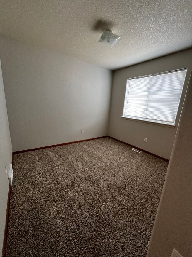 Building Photo - 3 Bedroom 2 Bath Ranch Style Home in Loveland