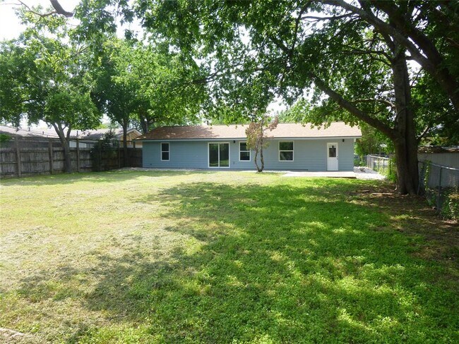 Building Photo - 7503 Eastcrest Dr