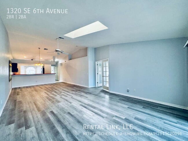 Building Photo - 1320 SE 6th Ave