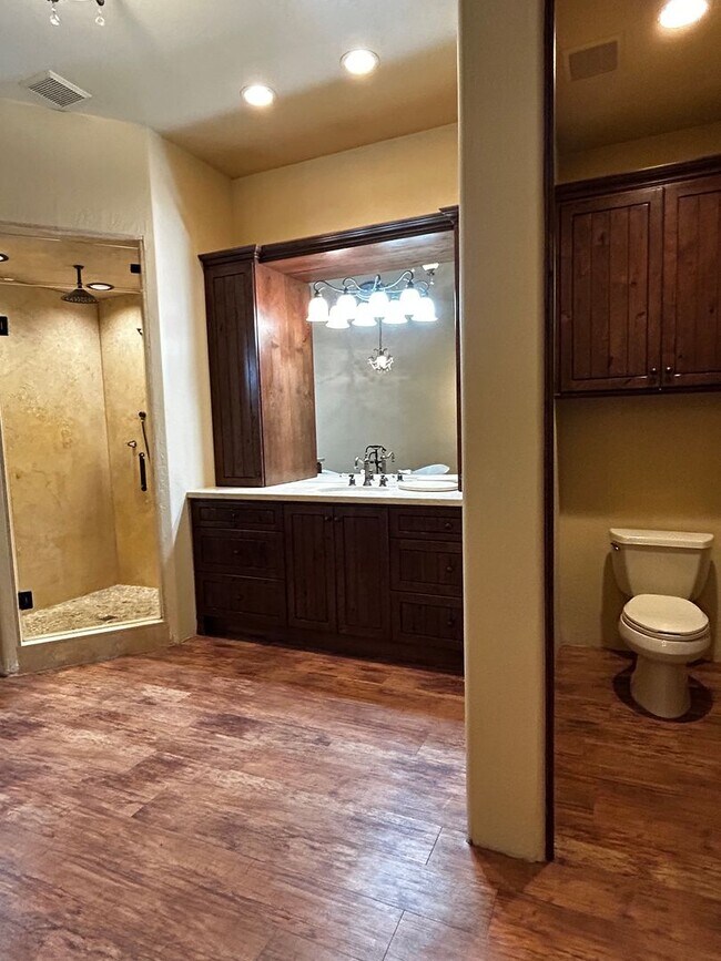 Building Photo - On GOLF COURSE LOT - 3 Bed/3Bath GATED Com...
