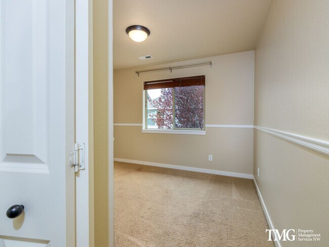 Building Photo - Beautiful 3+br/2.5ba House with office, fenced yard, 2 car garage and AC