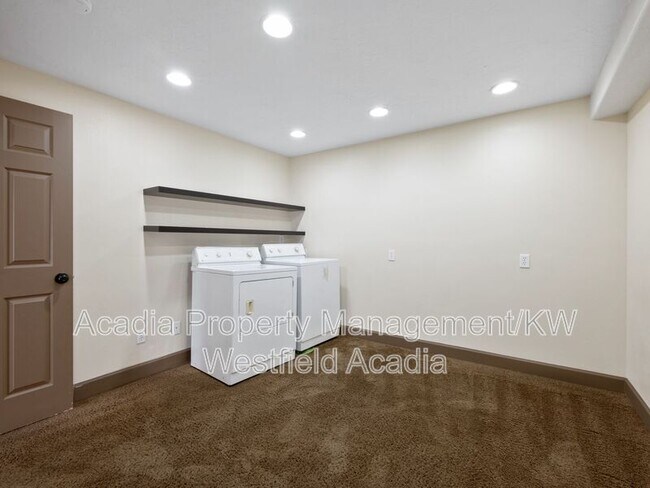 Building Photo - 25 E 2250 N