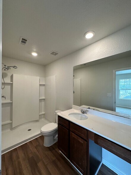 Building Photo - 1112 Highwood Ln