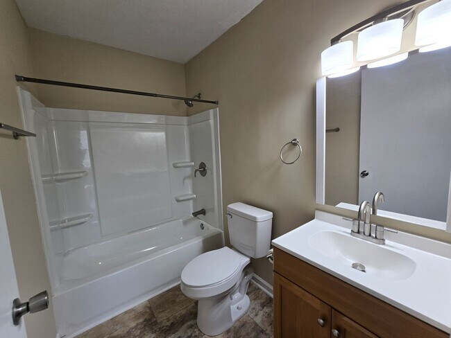 Building Photo - 5523 Livingston Dr