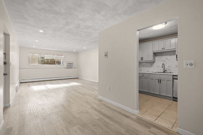 Building Photo - 68 Summer Ave