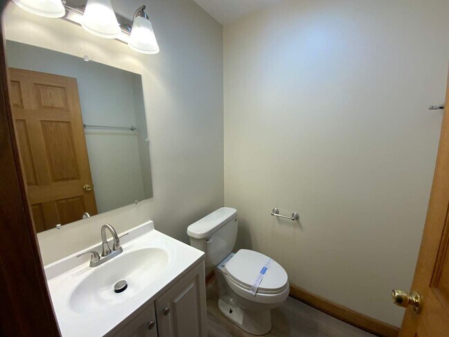 Building Photo - 166 Cheyenne Ct