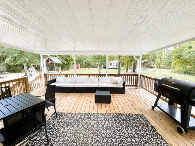 Building Photo - 5250 Hummingbird Ln