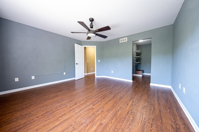 Building Photo - 15345 Greenhaven Ln