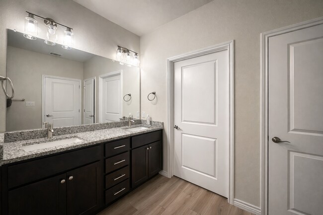 Building Photo - 3 Bed 2 bath New Management!!!