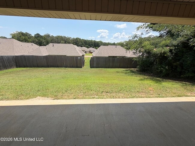 Building Photo - 464 Silver Hill Dr