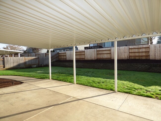 Building Photo - 3 bed 2.5 bath House in Stayton!! Close to...