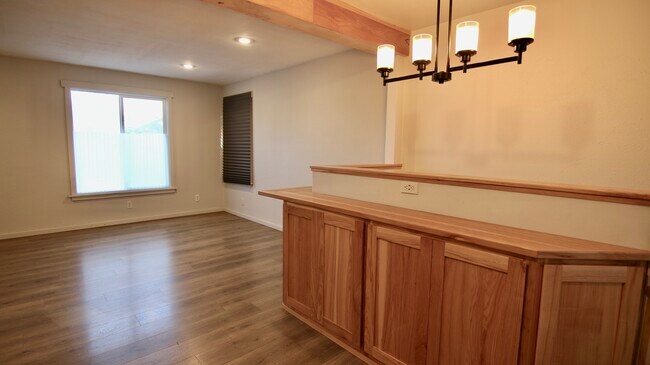 Extra Kitchen Storage & Dining Space - 6011 N Wall St
