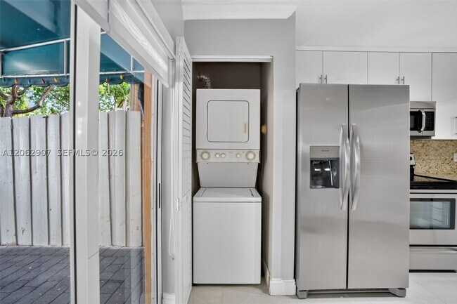 Building Photo - 7085 NW 173rd Dr