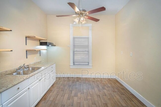 Building Photo - 125 Southolme Ave