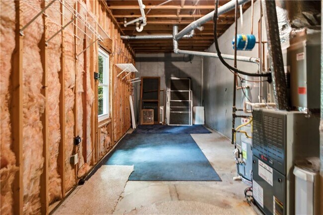 Building Photo - 5525 Hampstead Way