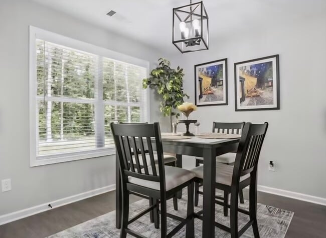 Building Photo - 210 Brittany Pointe Ln