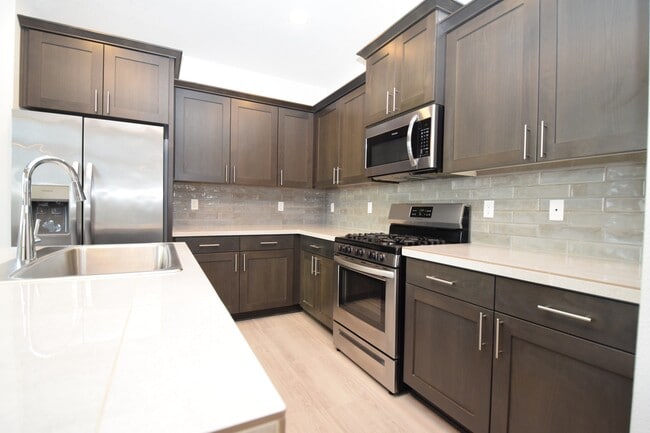 Building Photo - 1400 S 29th Blvd