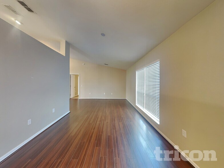Building Photo - 10752 Carloway Hills Dr