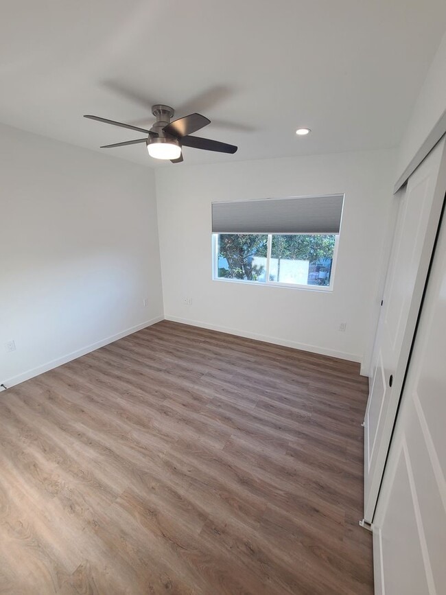 Building Photo - Gorgeous & Modern ADU w/ Solar, Washer/Dry...