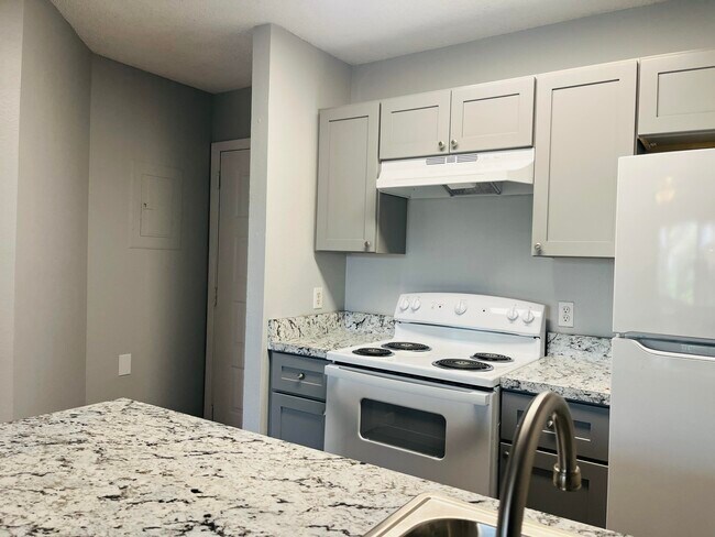 Building Photo - 225 S Tropical Trail