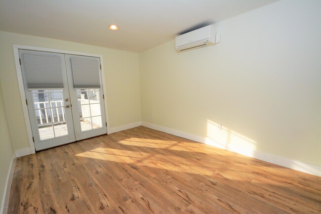 Building Photo - 2884 Crescent Way