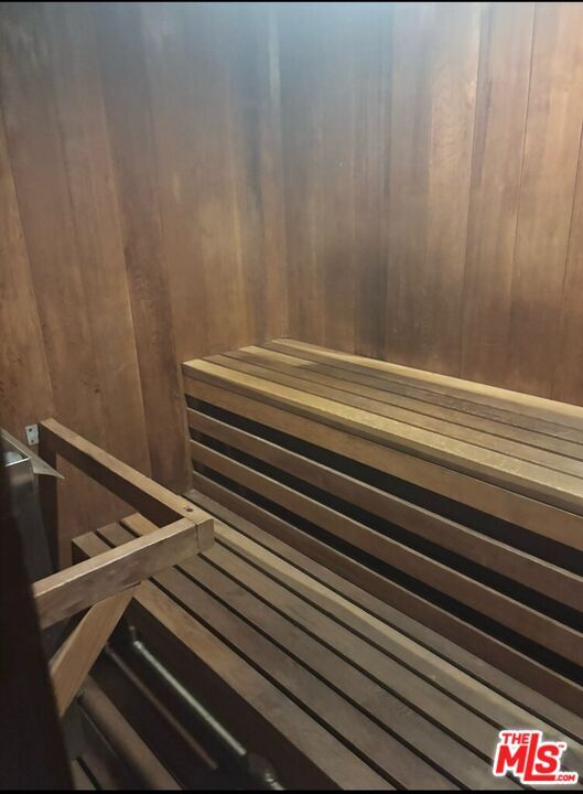 Building Photo - 321 N Oakhurst Dr