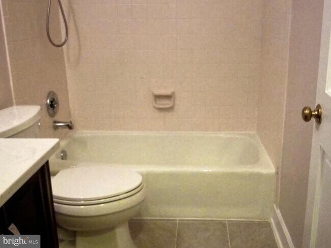 Building Photo - 7256 Glen Hollow Ct