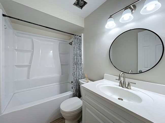 Building Photo - 640 Casa Grande Dr