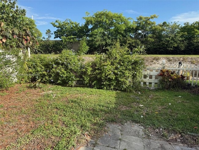 Building Photo - 1420 SW 28th Ave