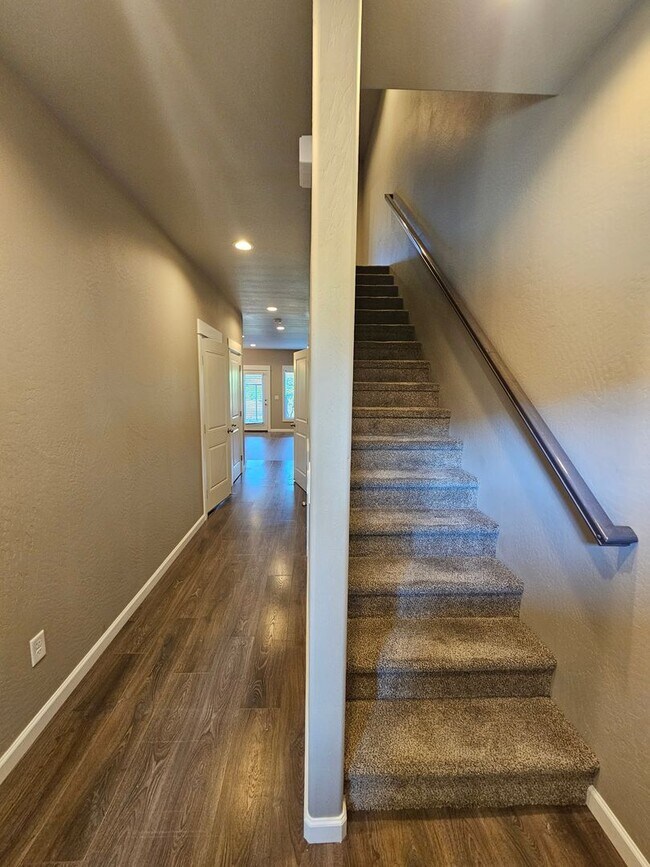 Building Photo - 3593 Juanipero Way